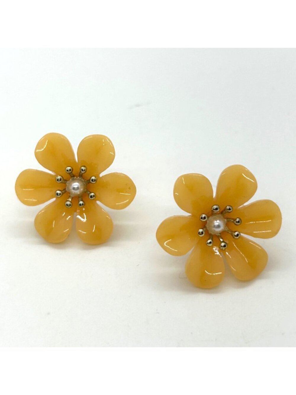 Flower Stud Earrings Acrylic Pearl Center Peach Floral Lightweight Vintage